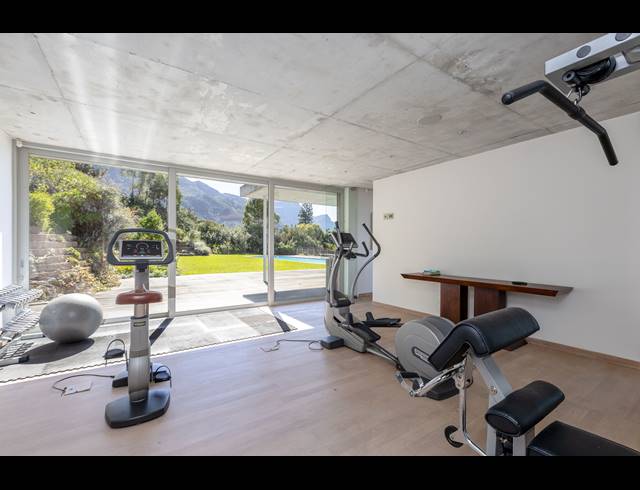5 BEDROOM FREEHOLD TO LET IN CONSTANTIA